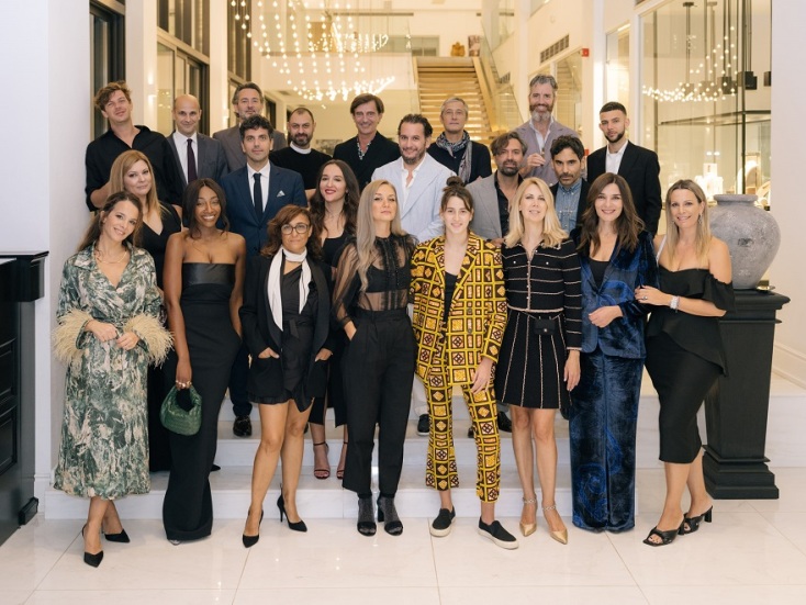 Μια αναμνηστική φωτογραφία της ομάδας.