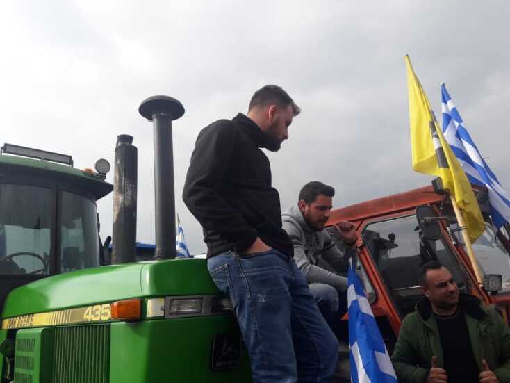 Οι αγρότες απέκλεισαν τα Τέμπη © larissanet.gr