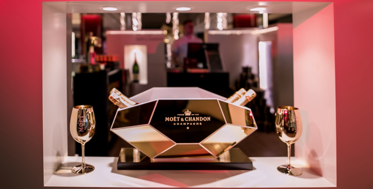 Επισκεφτείτε το εορταστικό POP-UP STORE και βρείτε την εμβληματική Moët Impérial, που φέτος γιορτάζει τα 150 χρόνια δημιουργίας της