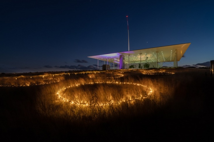 Στρογγυλή φωτεινή εγκατάσταση στο ΚΠΣΙΝ