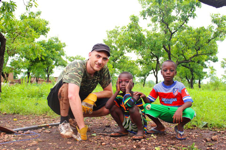 Θυμάστε την Πένυ και τη Λήδα; Η σχολική αίθουσα που έχτισαν στη Γκάνα ολοκληρώθηκε