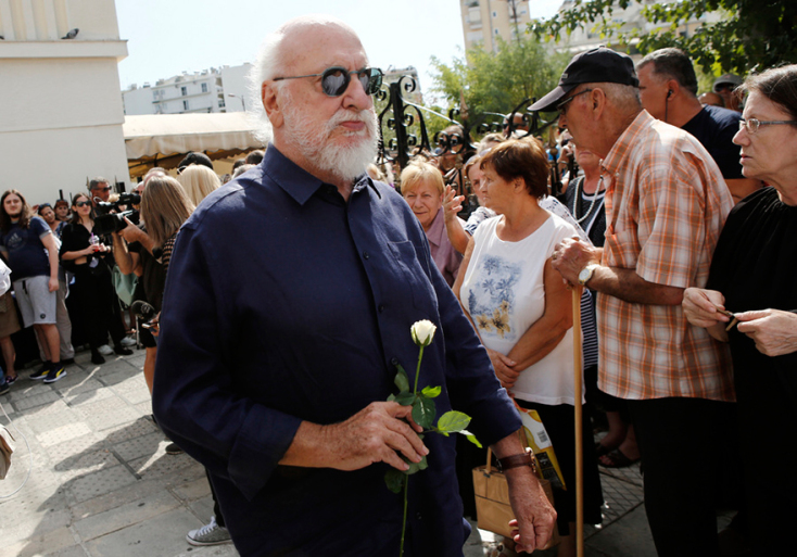 Ο Διονύσης Σαββόπουλος στην κηδεία του Λαυρέντη Μαχαιρίτσα / © INTIME NEWS/ΚΑΠΑΝΤΑΗΣ ΔΗΜΗΤΡΗΣ