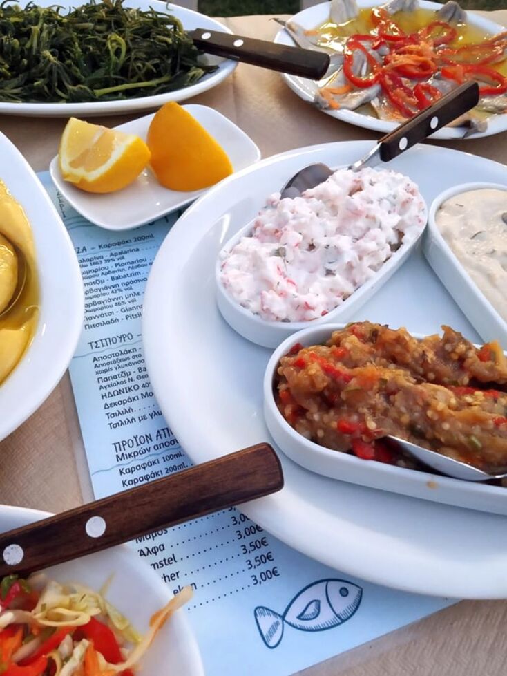 Διάφορες αλοιφές με φόντο αλμύρα και τον φοβερό γαύρο μαρινάτο