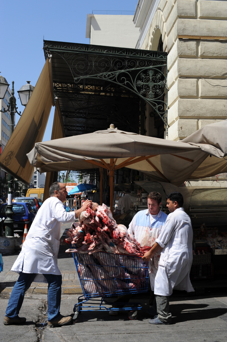 24jun2009-athinas-varvakeios-meat-porters.jpg
