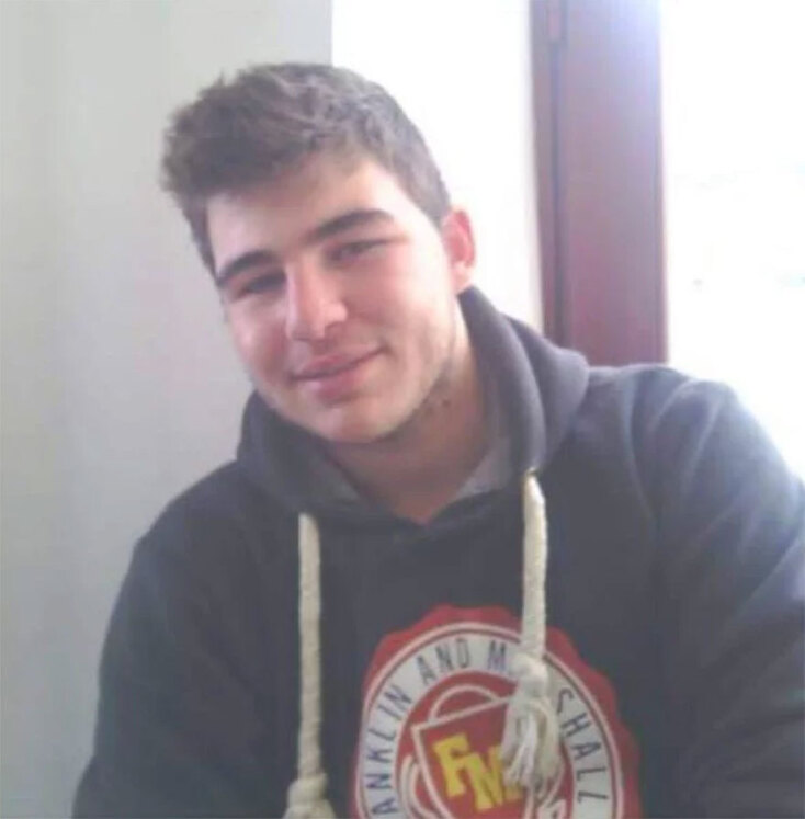 Ο 25χρονος Αλέξανδρος Βελαλόπουλος, που παραδόθηκε για τη δολοφονία Άλκη Καμπανού