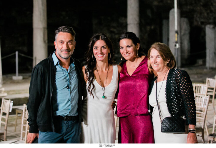 Γιώργος Παπατζάνης, Χριστίνα, Όλγα και Ελένη Κεφαλογιάννη ©Studio Panoulis
