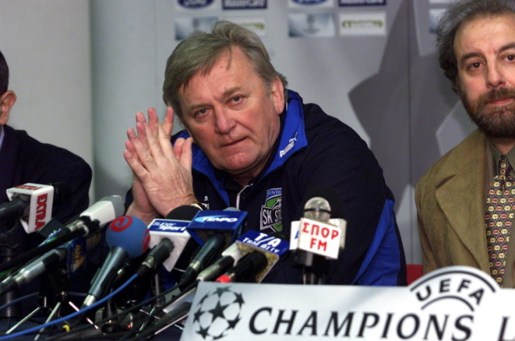 Φωτογραφία του Ίβιτσα Όσιμ σε συνέντευξη τύπου.