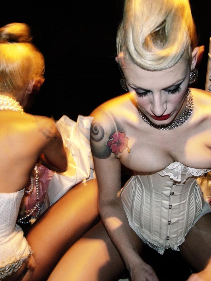 Ο Τάσος Βρεττός στο Φεστιβάλ Αθηνών Επιδαύρου με το «The Feel. Backstage»