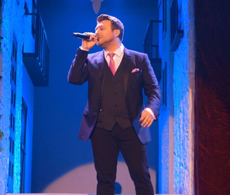 Ο Γιάννης Πλούταρχος στη θεατρική παράσταση «Γοργόνες και Μάγκες»