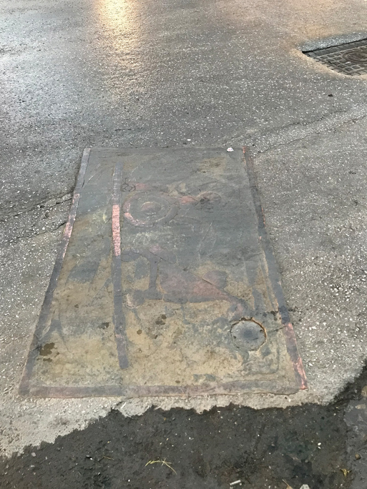 Ειδική σήμανση στο τέλος του πεζοδρόμιου για παιδικά ή αναπηρικά καροτσάκια