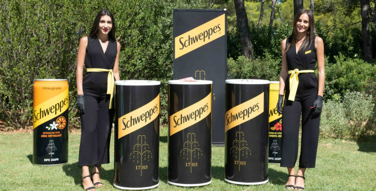 Το corner του Schweppes στο Χορηγικό Χωριό του Davis Cup στο Τατόι Club. 