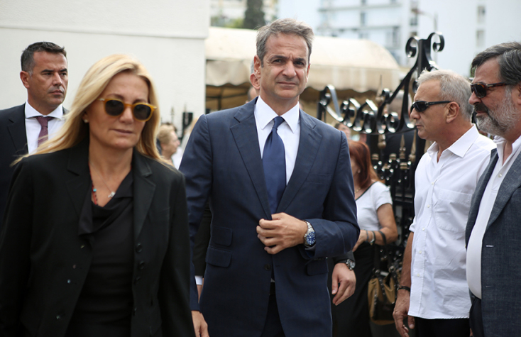  Ο Κυριάκος Μητσοτάκης και η σύζυγός του Μαρέβα Γκραμπόφσκι στην κηδεία του Λαυρέντη Μαχαιρίτσα / © INTIME NEWS/ΚΑΠΑΝΤΑΗΣ ΔΗΜΗΤΡΗΣ