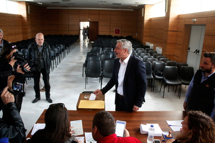 ΕΚΛΟΓΕΣ ΚΕΝΤΡΟΑΡΙΣΤΕΡΑ// Ο ΥΠΟΨΗΦΙΟΣ ΓΙΑΝΝΗΣ ΜΑΝΙΑΤΗΣ ΨΗΦΙΣΕ ΣΤΟ ΕΡΓΑΤΙΚΟ ΚΕΝΤΡΟ ΤΟΥ ΑΡΓΟΥΣ