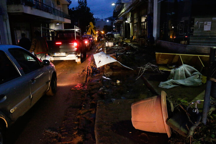 Μάνδρα - πλημμύρες - βράδυ