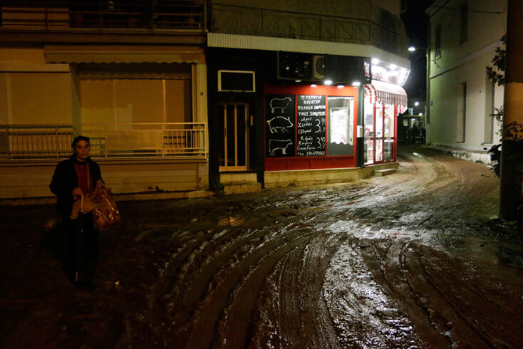 Μάνδρα - πλημμύρες - βράδυ