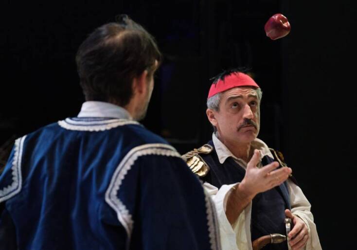 Ο Δημήτρης Ήμελλος στην παράσταση «Ο Κοτζάμπασης του Ασπρόπυργου»«Κοτζάμπασης του Καστρόπυργου»