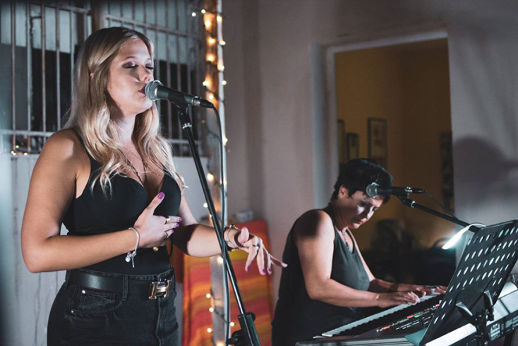 Νίνα Μαζάνη, Ασμίκ Μπεγκλαριάν