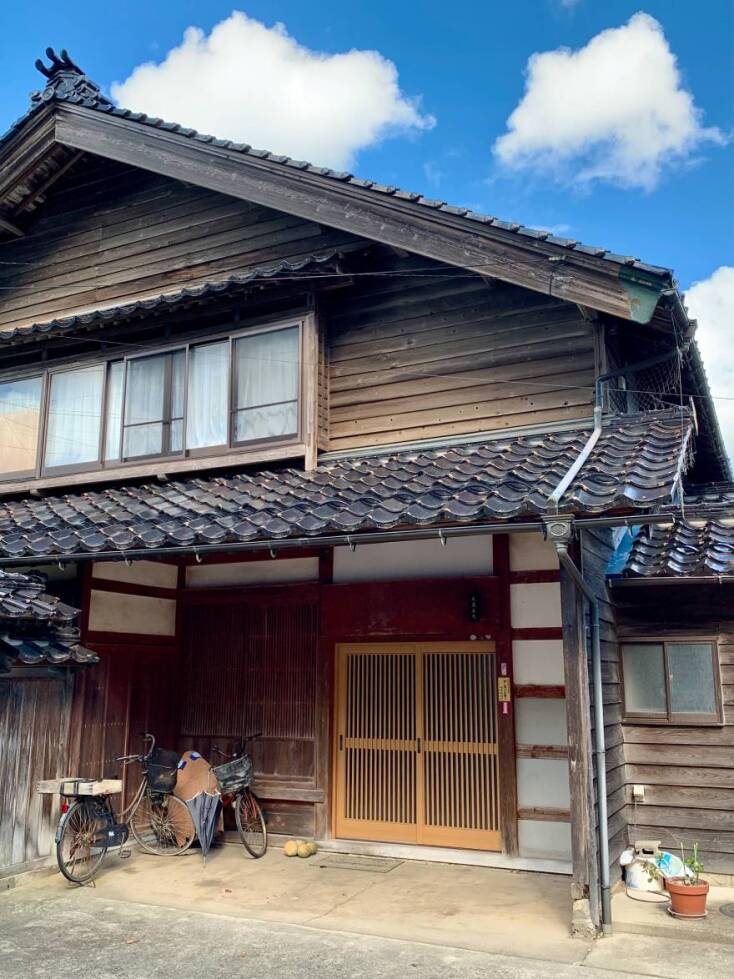 Μαύρες γυαλισμένες σκεπές