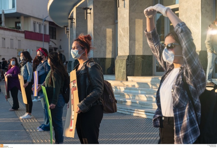 Διαμαρτυρία έξω από το κρατικό θέατρο βορείου Ελλάδος