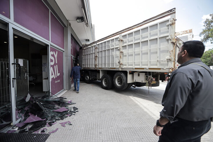 Τροχαίο  στην οδό Πειραιώς © EUROKINISSI / ΓΙΑΝΝΗΣ ΠΑΝΑΓΟΠΟΥΛΟΣ