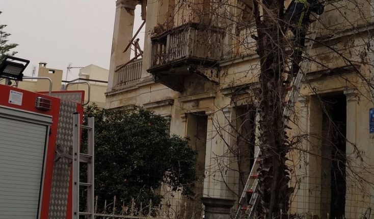 Κατέρρευσε στέγη και τμήμα νεοκλασικού στα Χανιά 