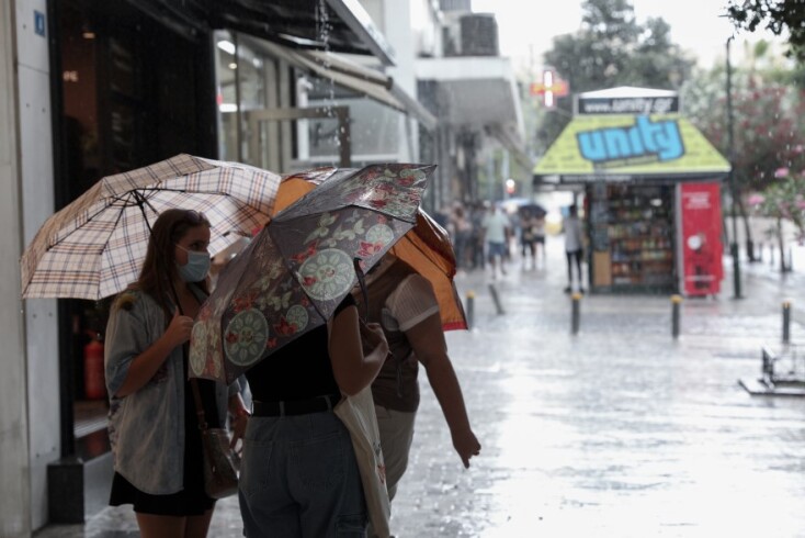 Χαλάζι στο κέντρο της Αθήνας©EUROKINISSI/ΒΑΣΙΛΗΣ ΡΕΜΠΑΠΗΣ