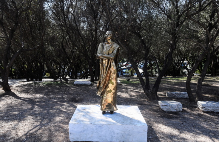 Το ορειχάλκινο άγαλμα της Μαρίας Κάλλας στη Διονυσίου Αεροπαγίτου.