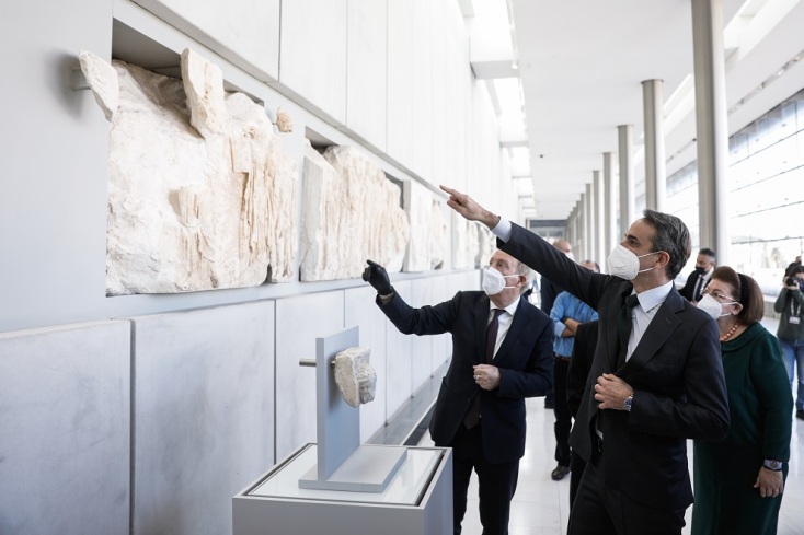 ΑΠΟΔΟΣΗ ΤΩΝ ΔΕΚΑ ΠΑΡΘΕΝΩΝΕΙΩΝ ΘΡΑΥΣΜΑΤΩΝ ΑΠΟ ΤΟ ΕΘΝΙΚΟ ΑΡΧΑΙΟΛΟΓΙΚΟ ΜΟΥΣΕΙΟ, ΣΤΟ ΜΟΥΣΕΙΟ ΤΗΣ ΑΚΡΟΠΟΛΗΣ (ΓΙΩΡΓΟΣ ΚΟΝΤΑΡΙΝΗΣ/EUROKINISSI)