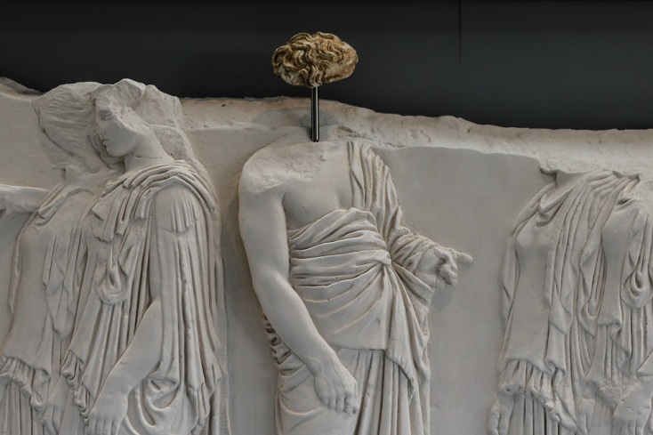 ΑΠΟΔΟΣΗ ΤΩΝ ΔΕΚΑ ΠΑΡΘΕΝΩΝΕΙΩΝ ΘΡΑΥΣΜΑΤΩΝ ΑΠΟ ΤΟ ΕΘΝΙΚΟ ΑΡΧΑΙΟΛΟΓΙΚΟ ΜΟΥΣΕΙΟ, ΣΤΟ ΜΟΥΣΕΙΟ ΤΗΣ ΑΚΡΟΠΟΛΗΣ (ΓΙΩΡΓΟΣ ΚΟΝΤΑΡΙΝΗΣ/EUROKINISSI)