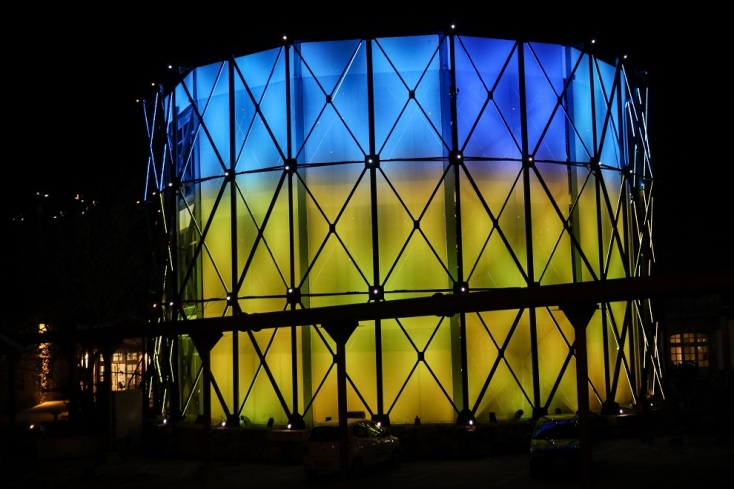 ΦΩΤΑΓΩΓΗΜΕΝΟ ΤΟ ΣΥΝΤΡΙΒΑΝΙ ΤΗΣ ΟΜΟΝΟΙΑΣ ΚΑΙ Η ΤΕΧΝΟΠΟΛΗ ΜΕ ΤΑ ΧΡΩΜΑΤΑ ΤΗΣ ΣΗΜΑΙΑΣ ΤΗΣ ΟΥΚΡΑΝΙΑΣ (ΓΙΑΝΝΗΣ ΠΑΝΑΓΟΠΟΥΛΟΣ / EUROKINISSI)