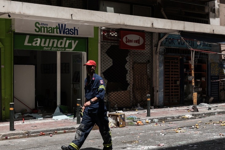 ΕΚΡΗΞΗ ΣΕ ΚΡΕΟΠΩΛΕΙΟ - ΜΙΝΙ ΜΑΡΚΕΤ ΚΟΝΤΑ ΣΤΟΝ ΣΤΑΘΜΟ ΛΑΡΙΣΗΣ (ΒΑΣΙΛΗΣ ΡΕΜΠΑΠΗΣ/EUROKINISSI)