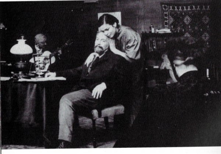 «Ο θείος Βάνιας» του Τσέχοφ.  Στον ρόλο του Βάνια, ο Κάρολος Κουν, που σκηνοθέτησε το έργο. Τη Σόνια υποδύεται η Έφη Ροδίτη.  (1960)