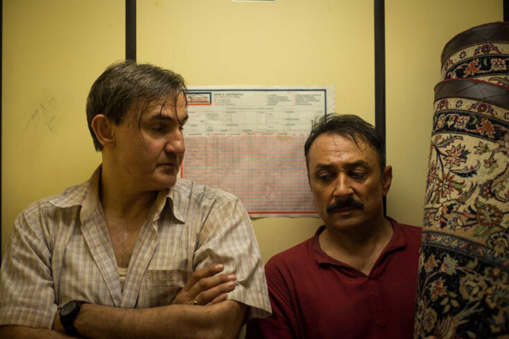 Άκης Σακελλαρίου, Επαφή