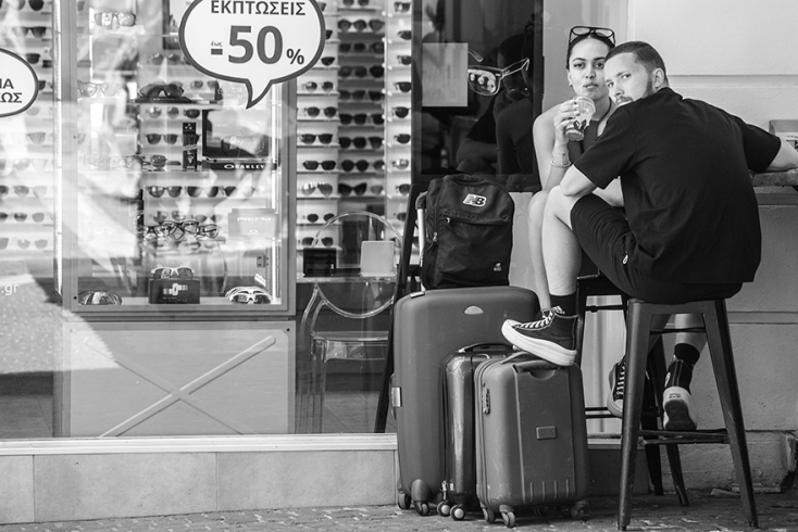 Ο Γιάννης Νένες γράφει για την καλοκαιρινή Αθήνα και όλα όσα θα δούμε στην πόλη κάτω από τους 42°C και η Μαρία Μαρκέζη φωτογραφίζει.