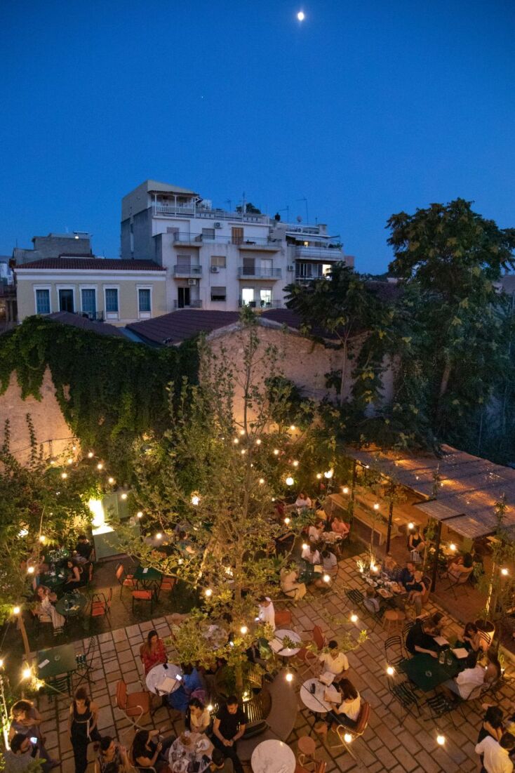 Το Λοκάλι άνοιξε την ταράτσα του