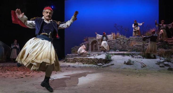 Ο Δημήτρης Ήμελλος στην παράσταση «Ο Κοτζάμπασης του Ασπρόπυργου»«Κοτζάμπασης του Καστρόπυργου»