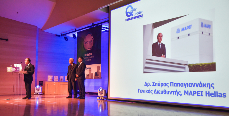 Από αριστερά: Δρ. Σπύρος Παπαγιαννάκης (Γενικός Διευθυντής MAPEI Hellas), Νικόλαος Βιτζατζάκης (Πρόεδρος Επιτροπής Αξιολόγησης), Γιώργος Σκριμιζέας (Πρόεδρος ΕΕΔΕ) 