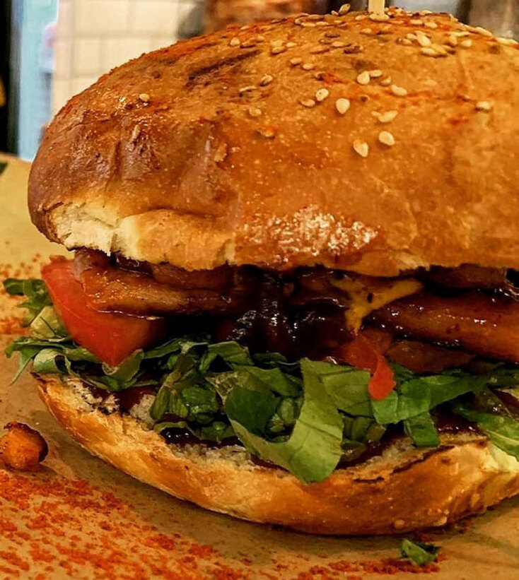 Νηστίσιμα σουβλάκια και burgers από το Πιάτσα Καλαμάκι