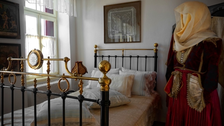 Υπνοδωμάτιο σε σκιαθίτικο σπίτι