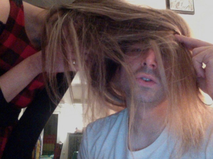 #menoumespiti με την Athens Voice: Ο συγγραφέας Γιώργος Γιώτσας περιγράφει μία μέρα στο ξενοδοχείο, εν μέσω πανδημίας κορωνοϊού.