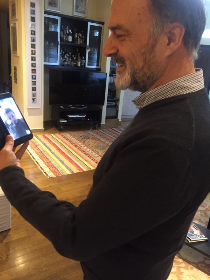 #menoumespiti με την Athens Voice: Ο ιδρυτής των εκδόσεων Μεταίχμιο, Νώντας Παπαγεωργίου, περιγράφει μία μέρα στο σπίτι, εν μέσω πανδημίας κορωνοϊού