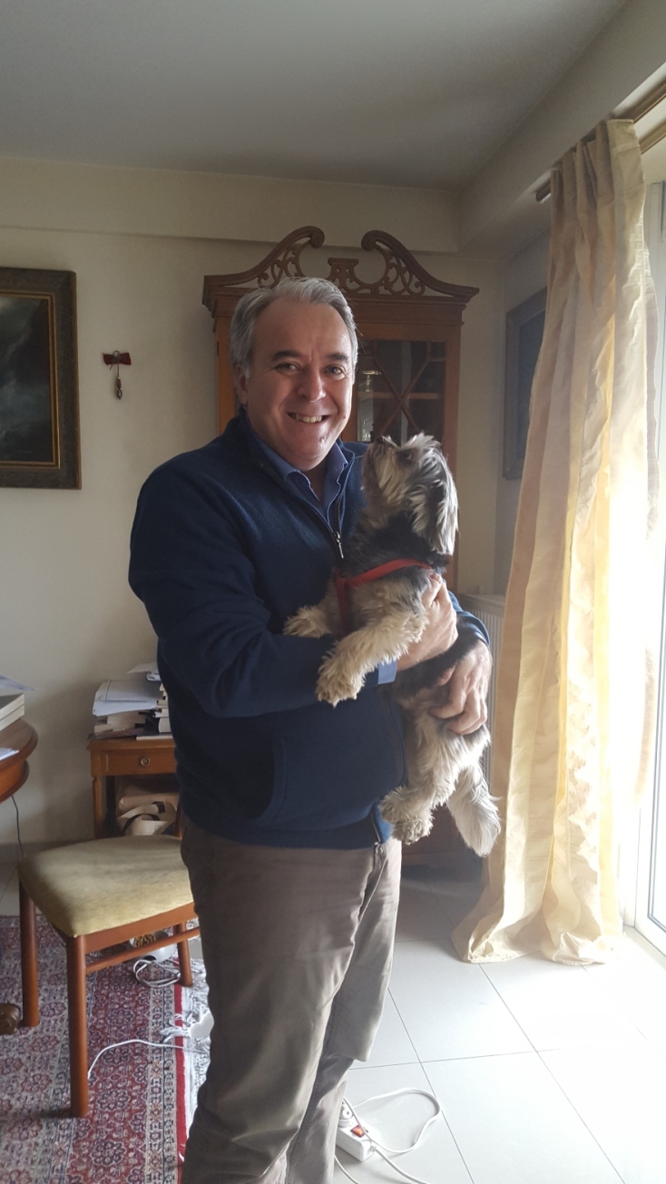 #menoumespiti με την Athens Voice: Ο συγγραφέας και δημοσιογράφος Πάνος Αμυράς περιγράφει μία μέρα στο σπίτι, εν μέσω πανδημίας κορωνοϊού