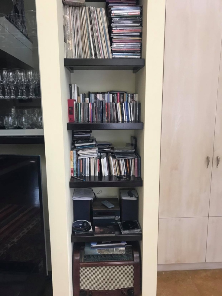 #menoumespiti με την Athens Voice: Ο ιδρυτής των εκδόσεων Μεταίχμιο, Νώντας Παπαγεωργίου, περιγράφει μία μέρα στο σπίτι, εν μέσω πανδημίας κορωνοϊού