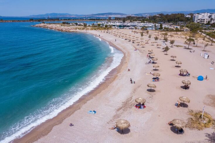 Η παραλία Γλυφάδας στην εποχή του κορωνοϊού