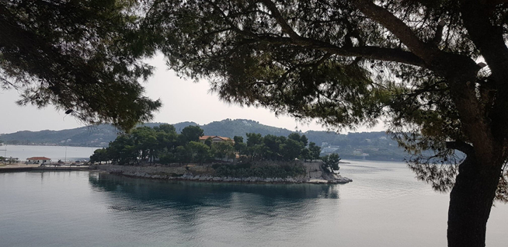 Επαγγελματίες του τουριστικού κλάδου περιγράφουν πώς είναι η κατάσταση στο νησί της Σκιάθου και πώς περιμένουν ότι θα εξελιχθεί ο τουρισμός λόγω του κορωνοϊού