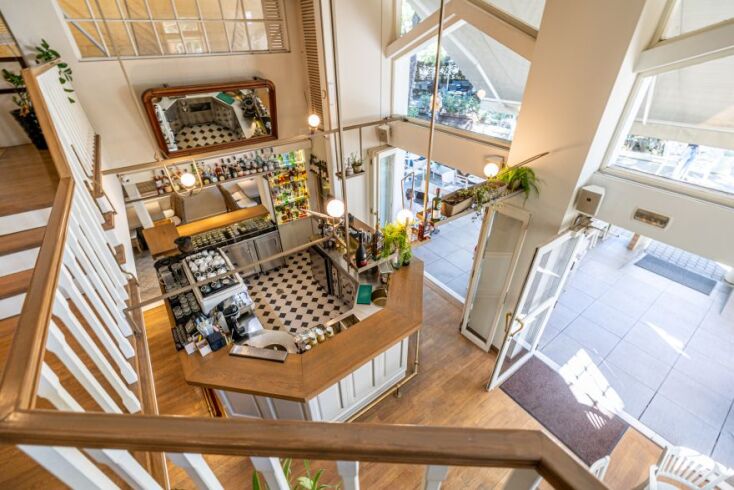 H θέα του bar από τον πρώτο όροφο