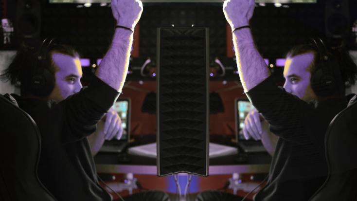 Εικόνα από τρέιλερ του ραδιοφωνικού έργου «Τη χρονιά του Υδροχόου»