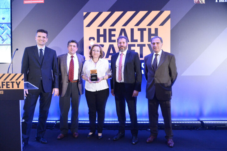 Το Βραβείο Winner στην Ενότητα «Εταιρείες, Φορείς & Οργανισμοί», στην κατηγορία «Υπηρεσίες Κοινής Ωφέλειας», παρέλαβαν ο Εμπορικός Διευθυντής κ. Α. Τόσιος, ο Διευθυντής Υποστηρικτών Υπηρεσιών κ. Α. Βαρώνος, η Οικονομική Διευθύντρια κ. Α.Τσέζου και ο Τεχνι