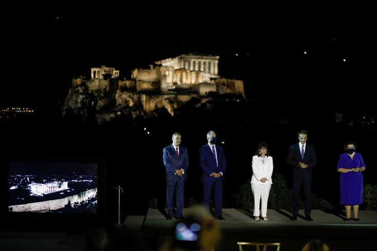 Νέος φωτισμός στην Ακρόπολη: Αντωνης Σ. Παπαδημητριου, Κωνσταντίνος Τασούλας, Αικατερίνη Σακελλαροπούλου, Κυριάκος Μητσοτάκης και Λίνα Μενδώνη με φόντο τον Ιερό Βράχο