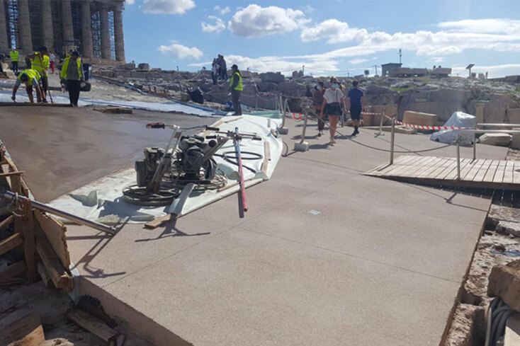 Τσιμέντο στην Ακρόπολη: Εργασίες αποκατάστασης των διαδρομών που οδηγούν στα μνημεία του Ιερού Βράχου